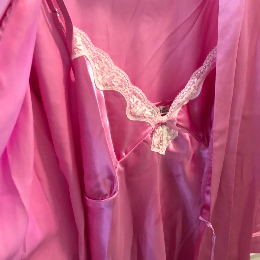 Lingerie - Picture 2 of 6